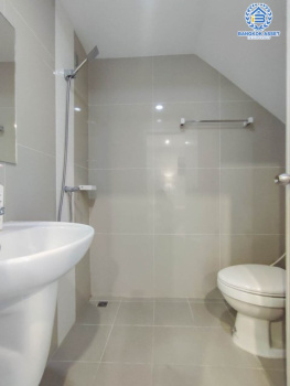 *****ทาวน์เฮ้าส์มือสองย่านนนทบุรี ม.ชวนชื่นทาวน์ กาญจนาภิเษก-บางใหญ่ บนเนื้อที่ 21.4 ตร.ว. ฟังก์ชันจัดเต็ม 4 ห้องนอน 3 ห้องน้ำ 2 ที่จอดรถ บ้านใหม่ ตกแต่งพร้อมอยู่ แถมฟรี! 2 เครื่องปรับอากาศ ใกล้รถไฟฟ้าสายสีม่วง "สถานีคลองบางไผ่" และทางด่วน "ศรีรัช"